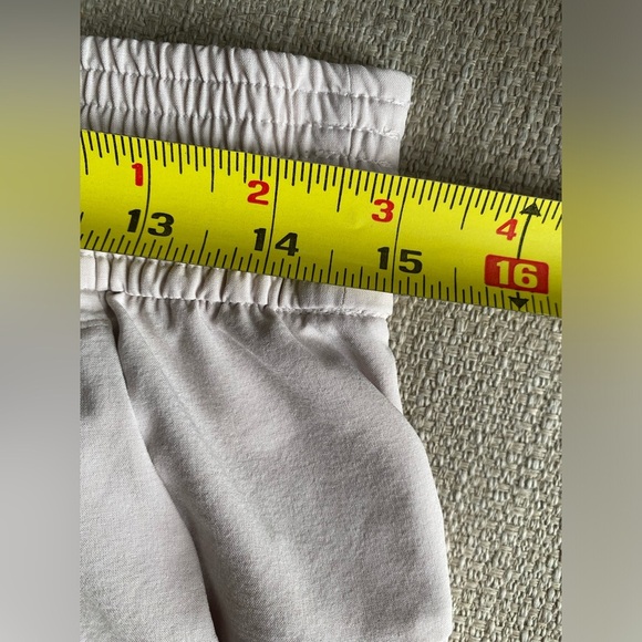 Lululemon Shorts Women’s 8 Break Away Short Light Pink - Picture 5 of 9